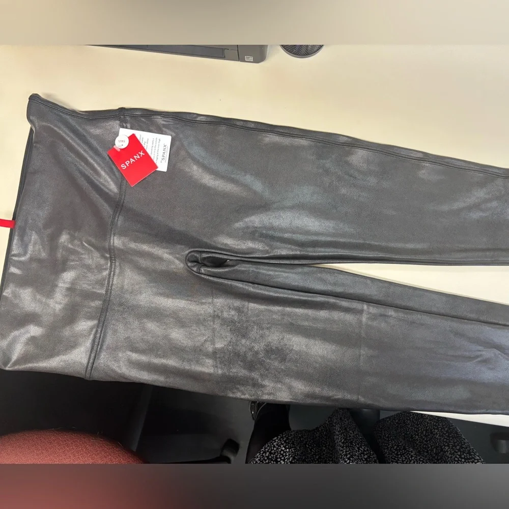 SPANX Shiny Black Leggings - Picture 2 of 7